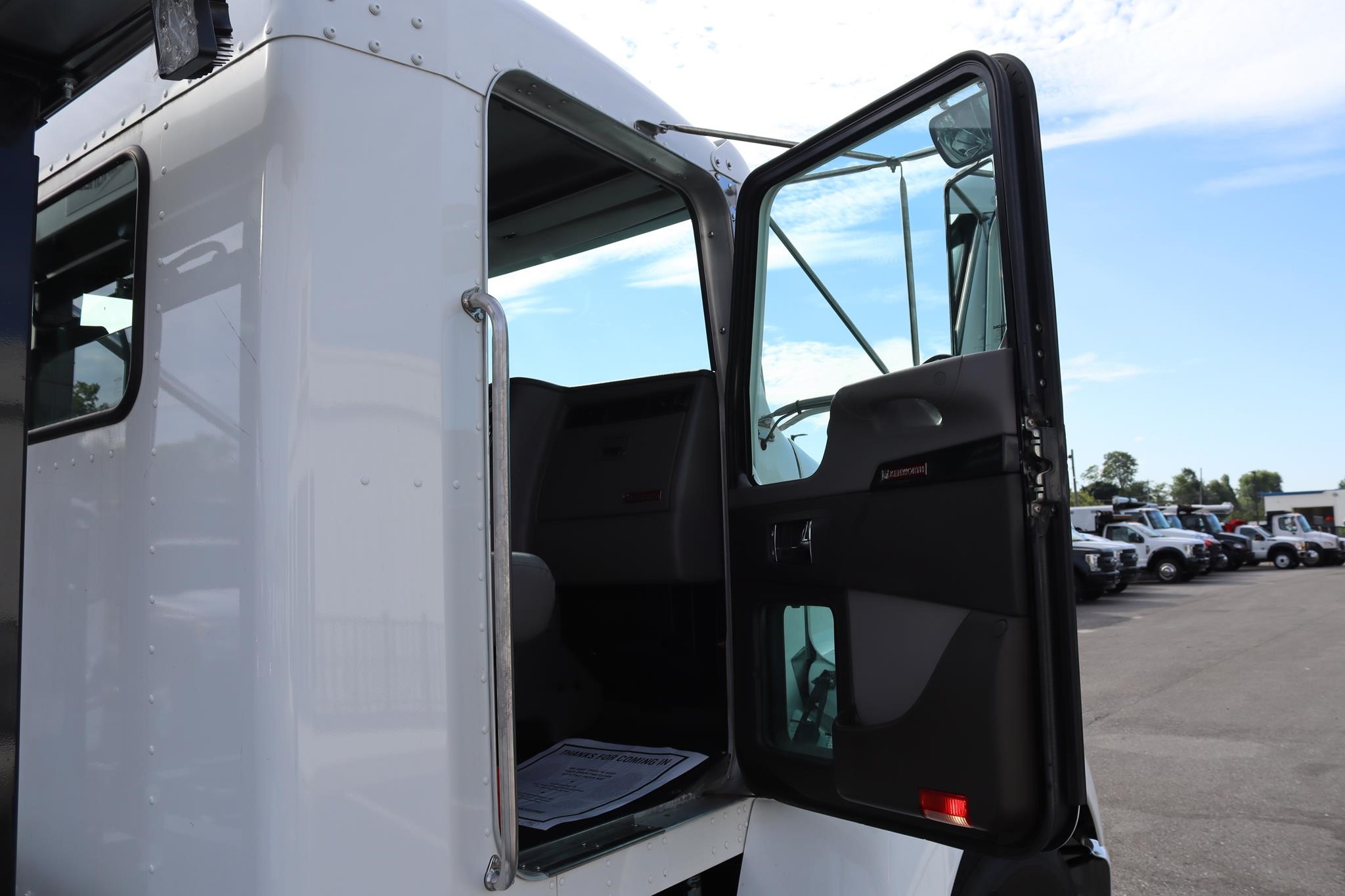 2022 KENWORTH T270 11037824023 2022 KENWORTH T270 11037824023