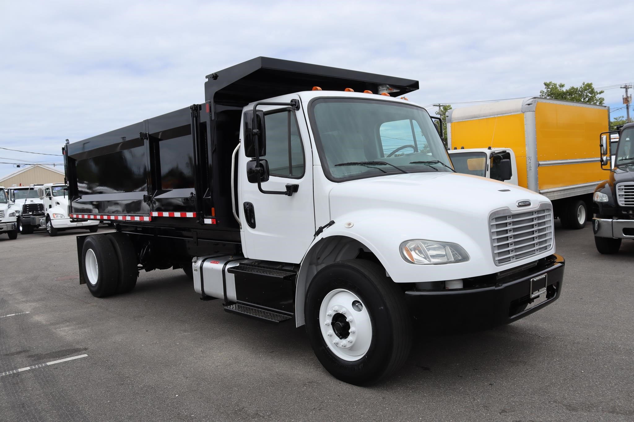 2017 FREIGHTLINER BUSINESS CLASS M2 106 2017 FREIGHTLINER BUSINESS CLASS M2 106 - image 5 of 6