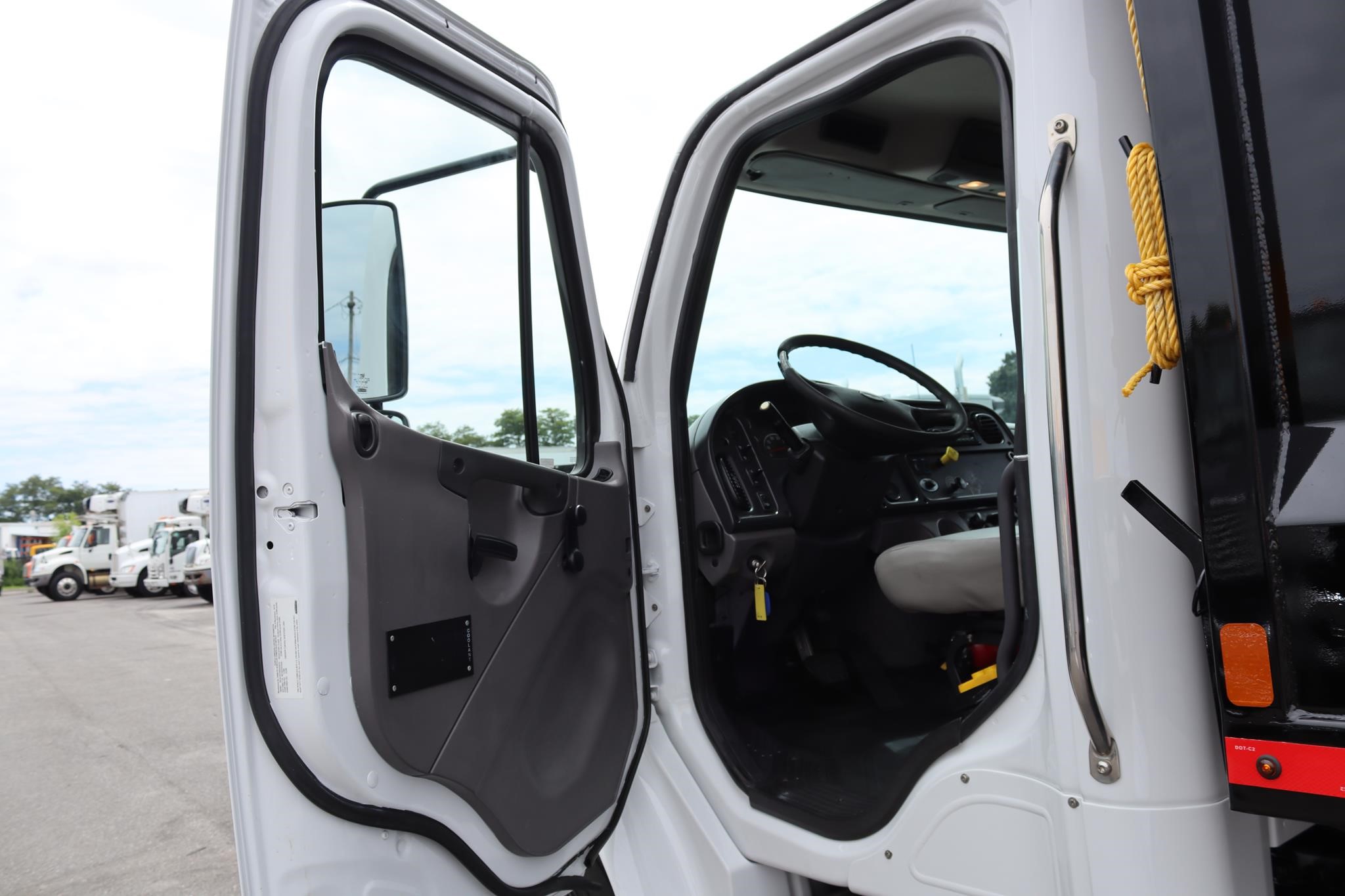 2017 FREIGHTLINER BUSINESS CLASS M2 106 11037903945 2017 FREIGHTLINER BUSINESS CLASS M2 106 11037903945