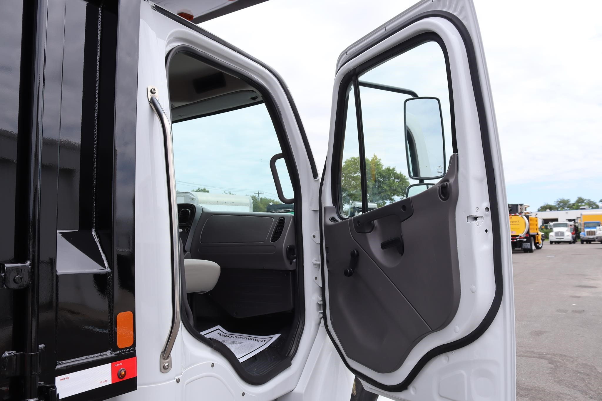 2017 FREIGHTLINER BUSINESS CLASS M2 106 11037904107 2017 FREIGHTLINER BUSINESS CLASS M2 106 11037904107