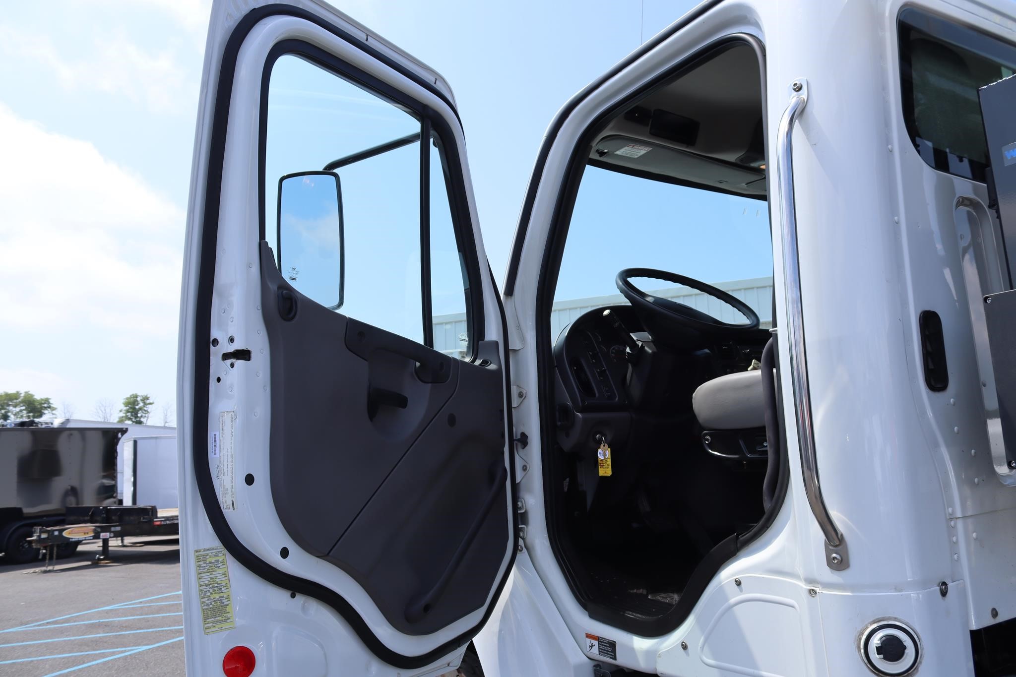 2014 FREIGHTLINER BUSINESS CLASS M2 106 11038176380 2014 FREIGHTLINER BUSINESS CLASS M2 106 11038176380