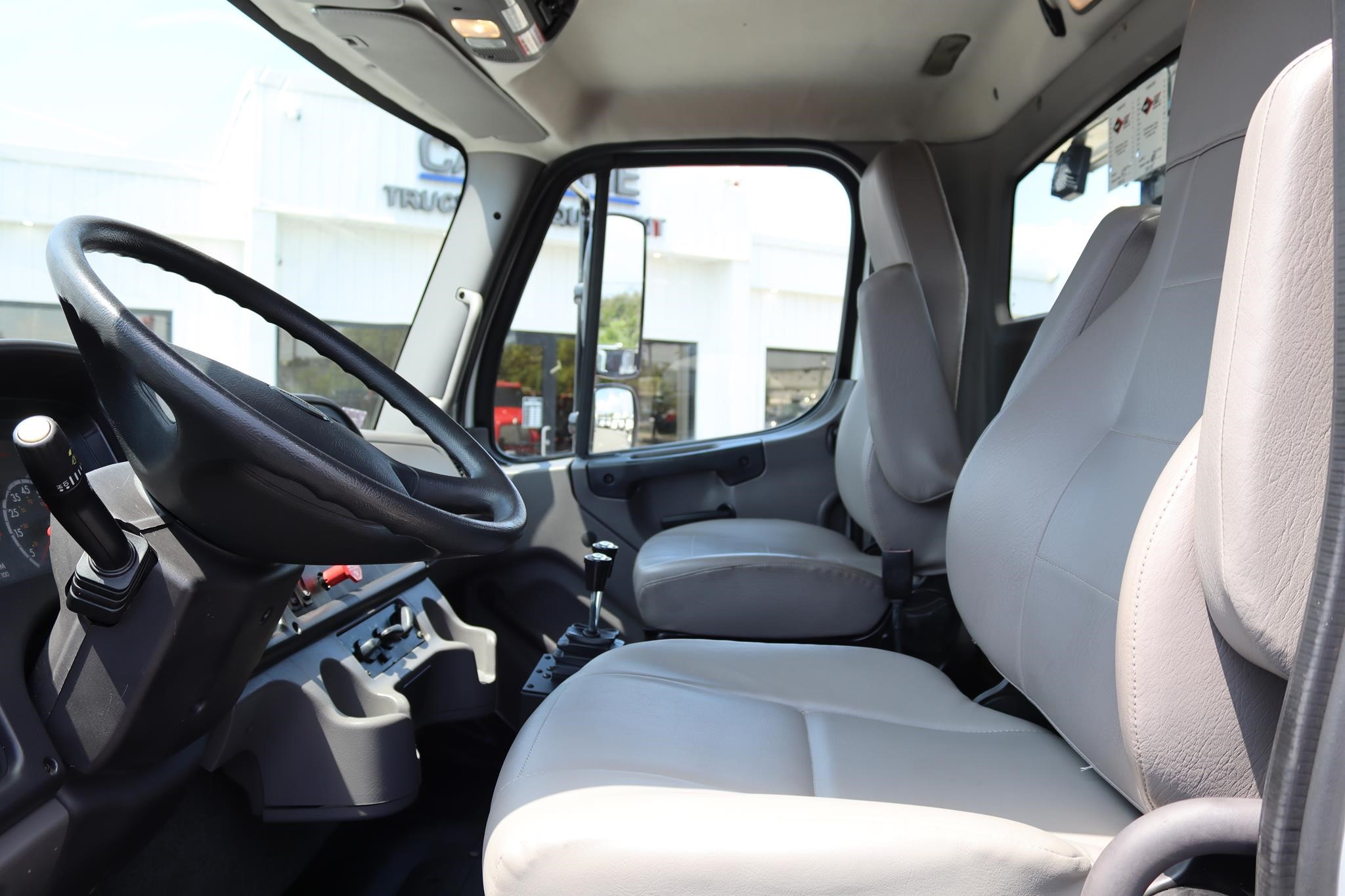 2014 FREIGHTLINER BUSINESS CLASS M2 106 11038176385 2014 FREIGHTLINER BUSINESS CLASS M2 106 11038176385