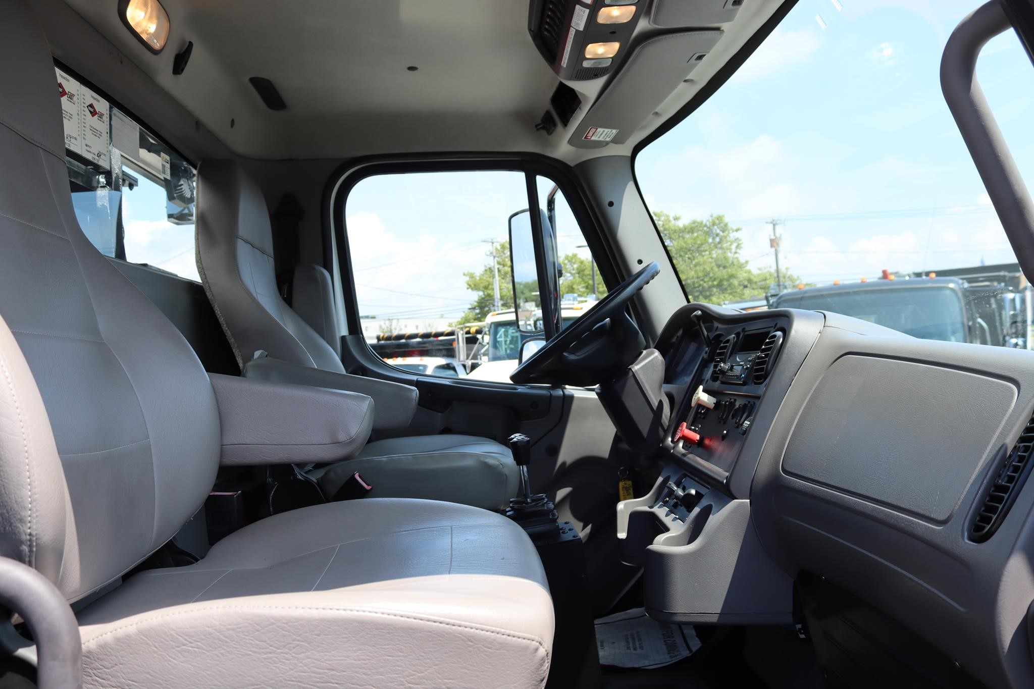 2014 FREIGHTLINER BUSINESS CLASS M2 106 11038176464 2014 FREIGHTLINER BUSINESS CLASS M2 106 11038176464