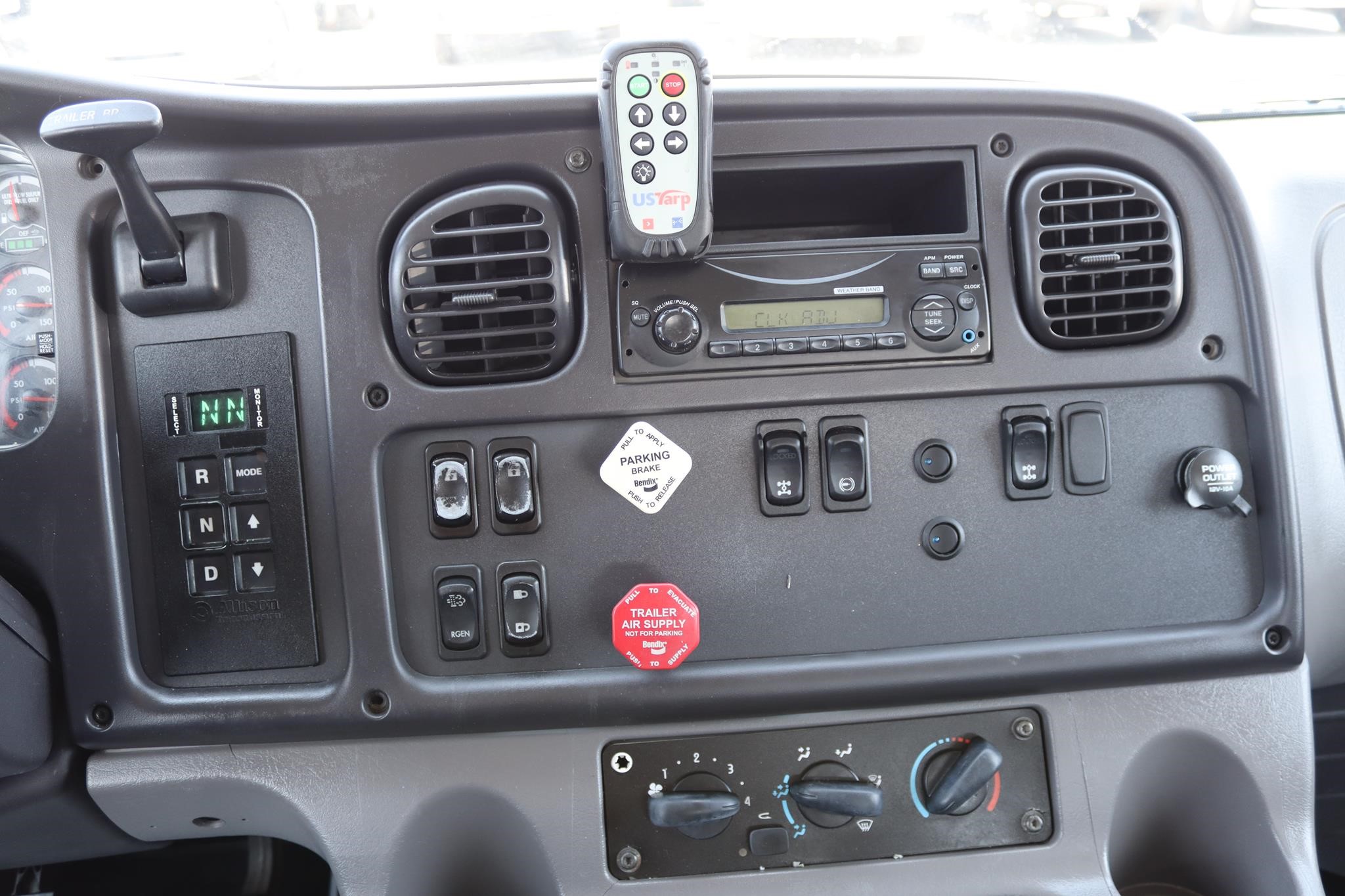 2014 FREIGHTLINER BUSINESS CLASS M2 106 11038176531 2014 FREIGHTLINER BUSINESS CLASS M2 106 11038176531