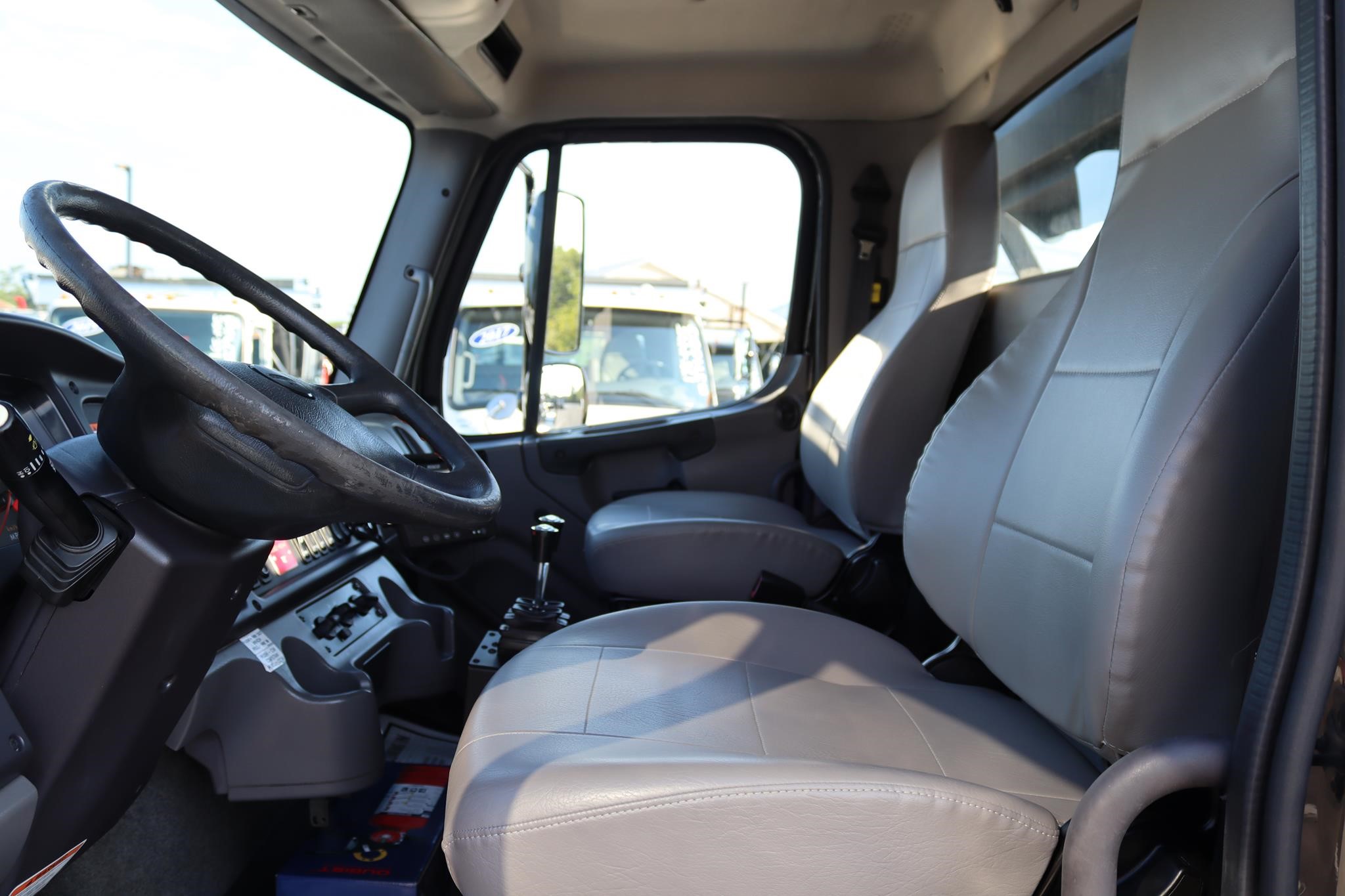 2015 FREIGHTLINER BUSINESS CLASS M2 106 11038272470 2015 FREIGHTLINER BUSINESS CLASS M2 106 11038272470
