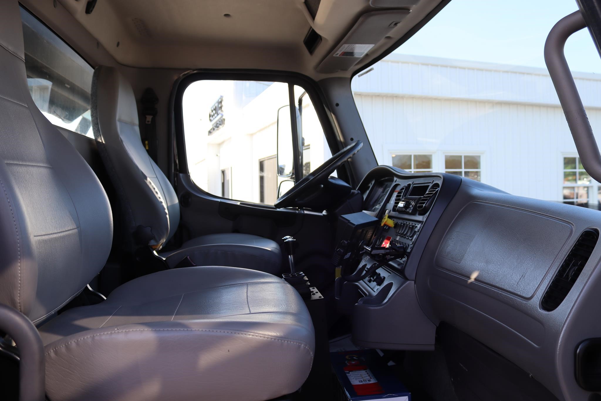 2015 FREIGHTLINER BUSINESS CLASS M2 106 11038272513 2015 FREIGHTLINER BUSINESS CLASS M2 106 11038272513