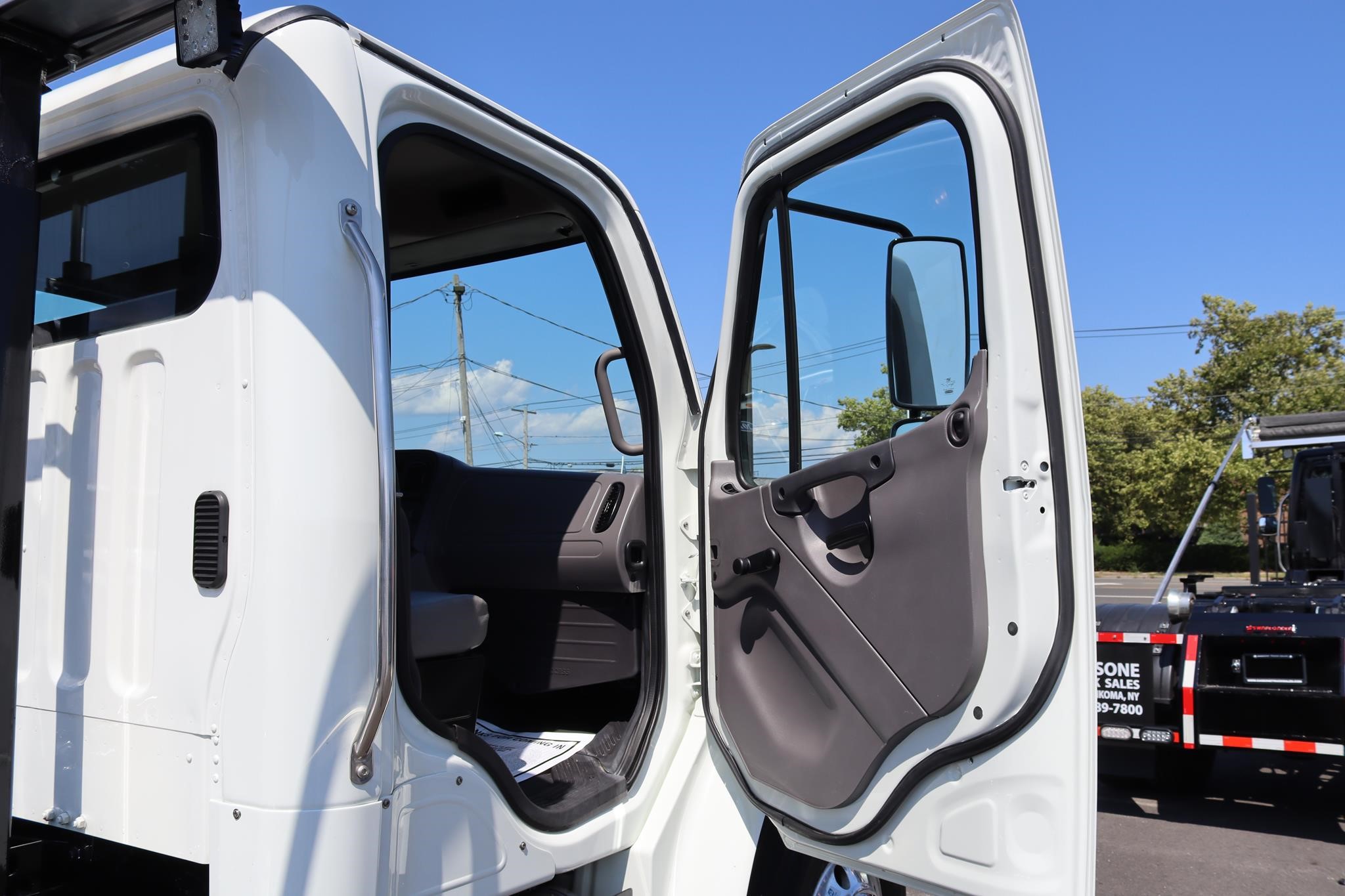 2017 FREIGHTLINER BUSINESS CLASS M2 106 11041516856 2017 FREIGHTLINER BUSINESS CLASS M2 106 11041516856