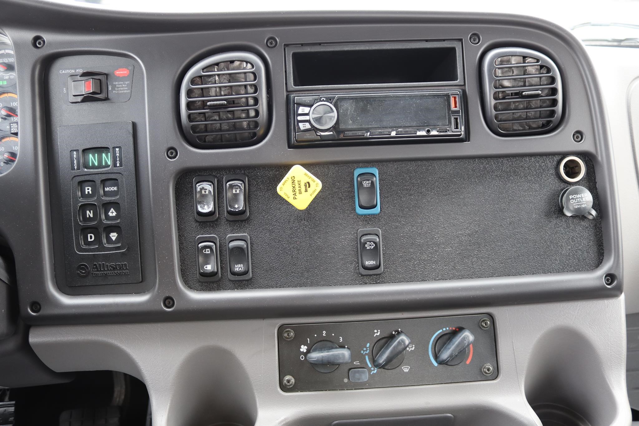 2016 FREIGHTLINER BUSINESS CLASS M2 106 11042749220 2016 FREIGHTLINER BUSINESS CLASS M2 106 11042749220