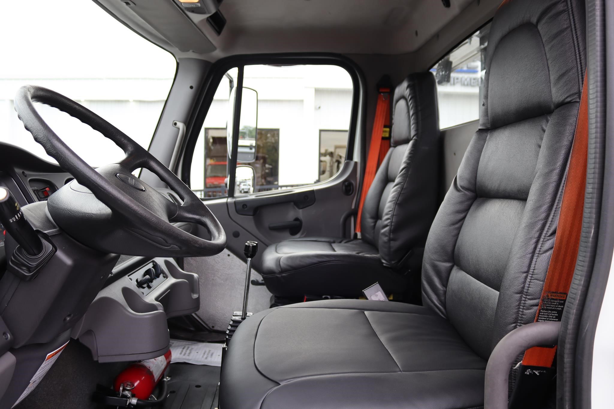 2016 FREIGHTLINER BUSINESS CLASS M2 106 11042749380 2016 FREIGHTLINER BUSINESS CLASS M2 106 11042749380