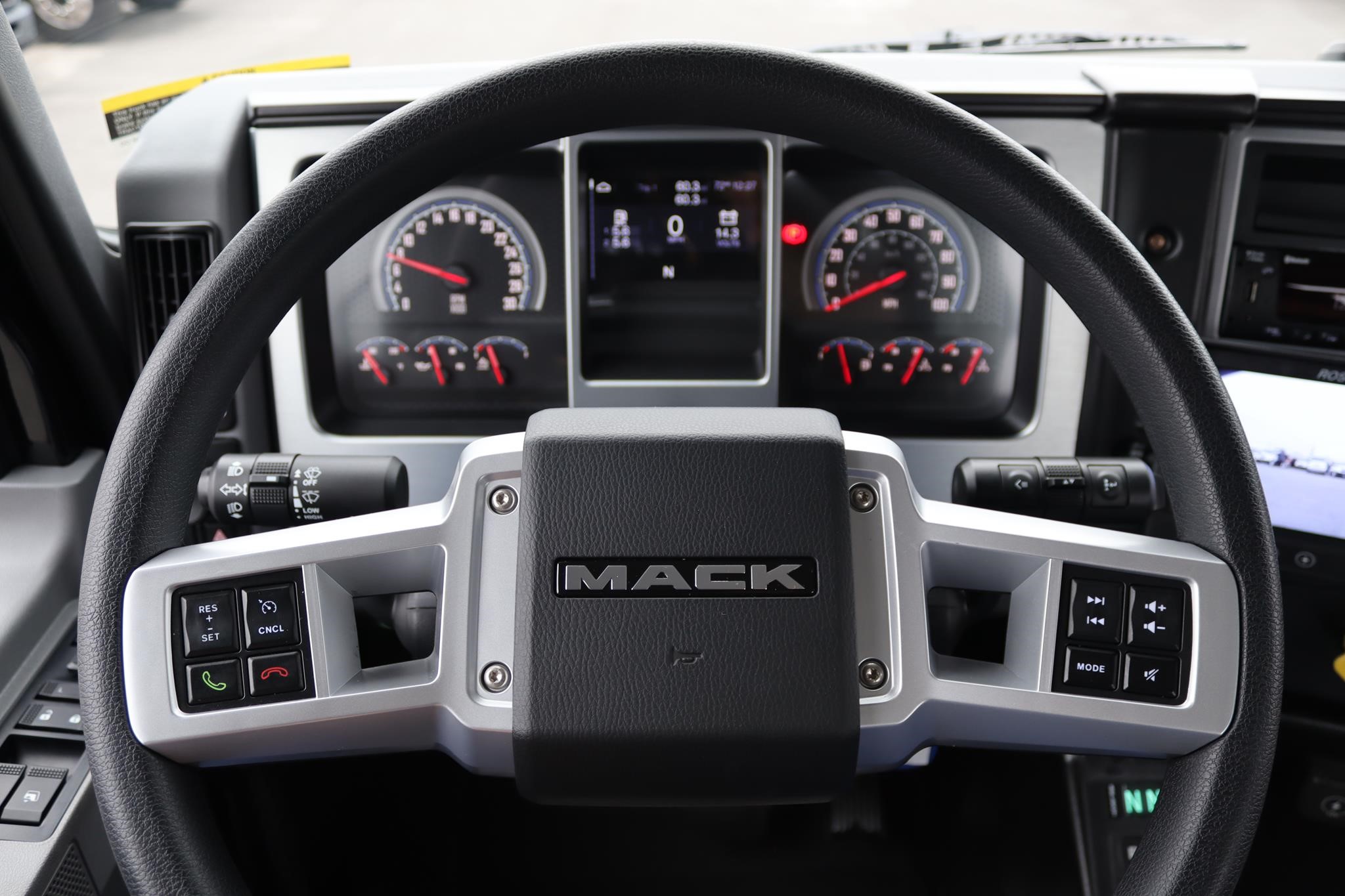 2027 MACK MD7 11042869798 2027 MACK MD7 11042869798