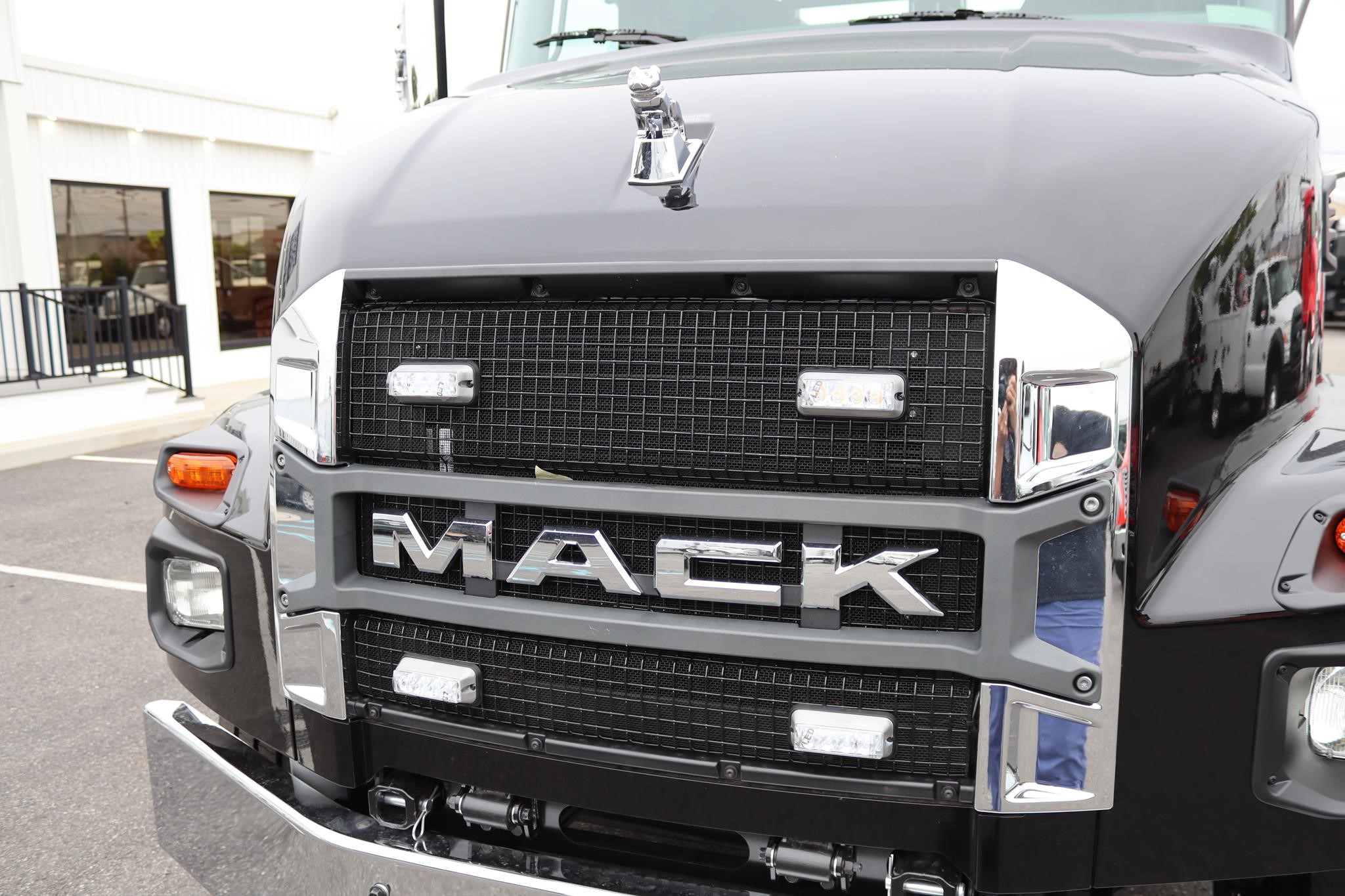 2027 MACK MD7 11042869910 2027 MACK MD7 11042869910