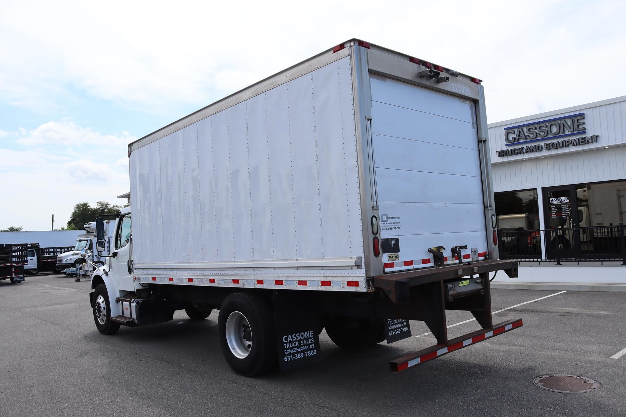 2019 FREIGHTLINER BUSINESS CLASS M2 106 2019 FREIGHTLINER BUSINESS CLASS M2 106 - image 2 of 6