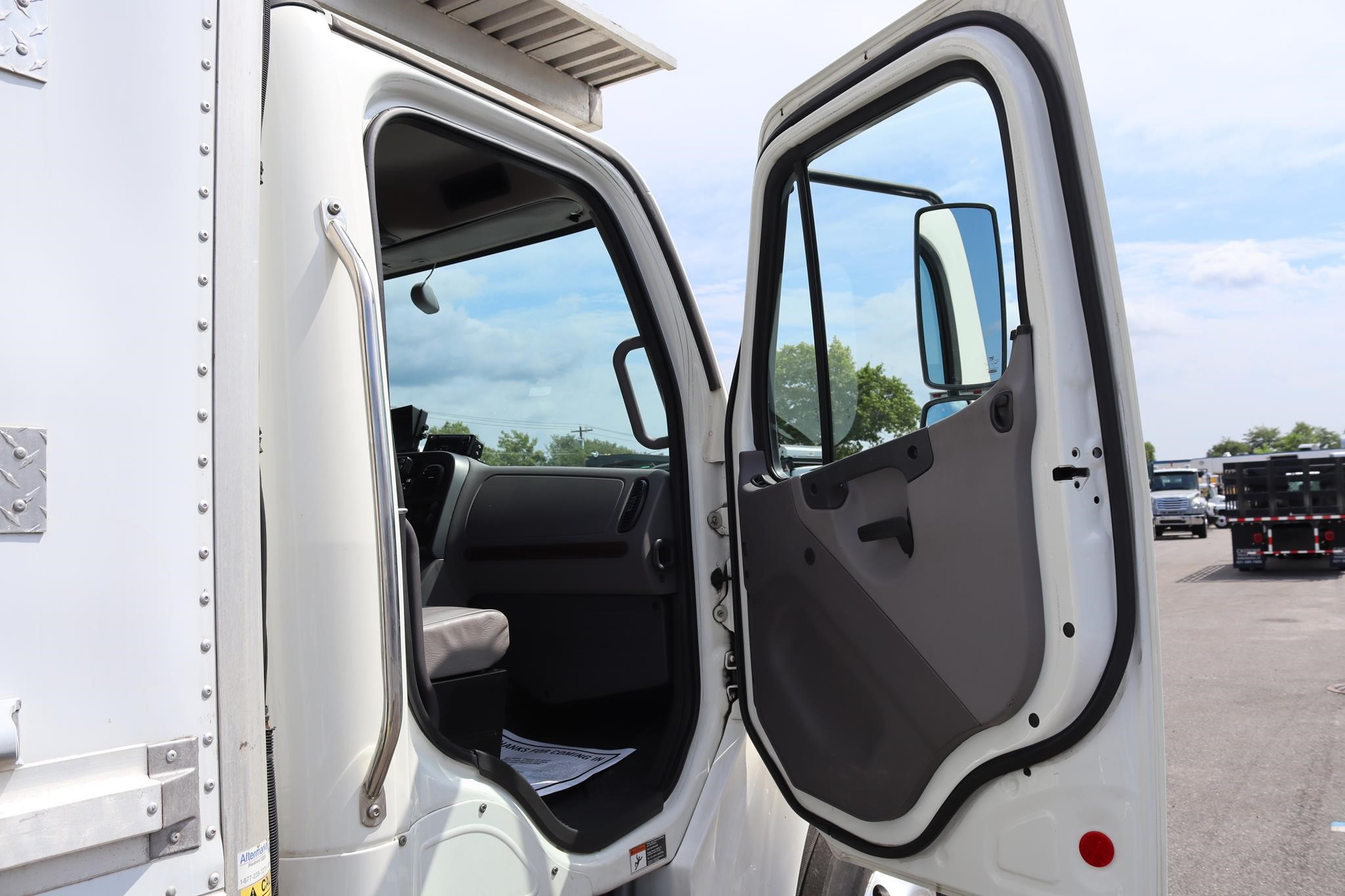 2019 FREIGHTLINER BUSINESS CLASS M2 106 11043327524 2019 FREIGHTLINER BUSINESS CLASS M2 106 11043327524