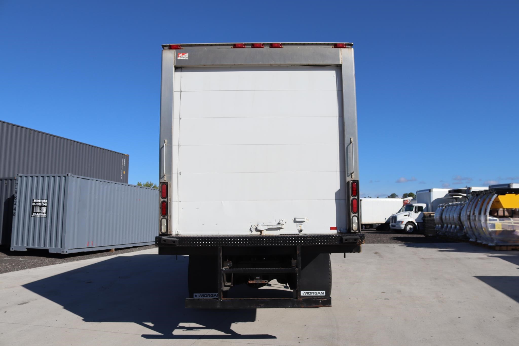 2017 HINO 268 2017 HINO 268 - image 3 of 6