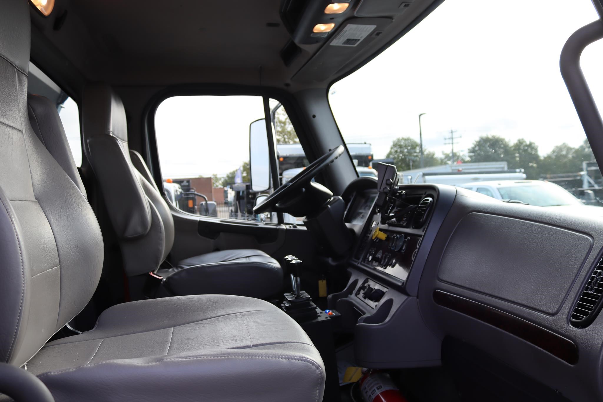2019 FREIGHTLINER BUSINESS CLASS M2 106 11045369321 2019 FREIGHTLINER BUSINESS CLASS M2 106 11045369321