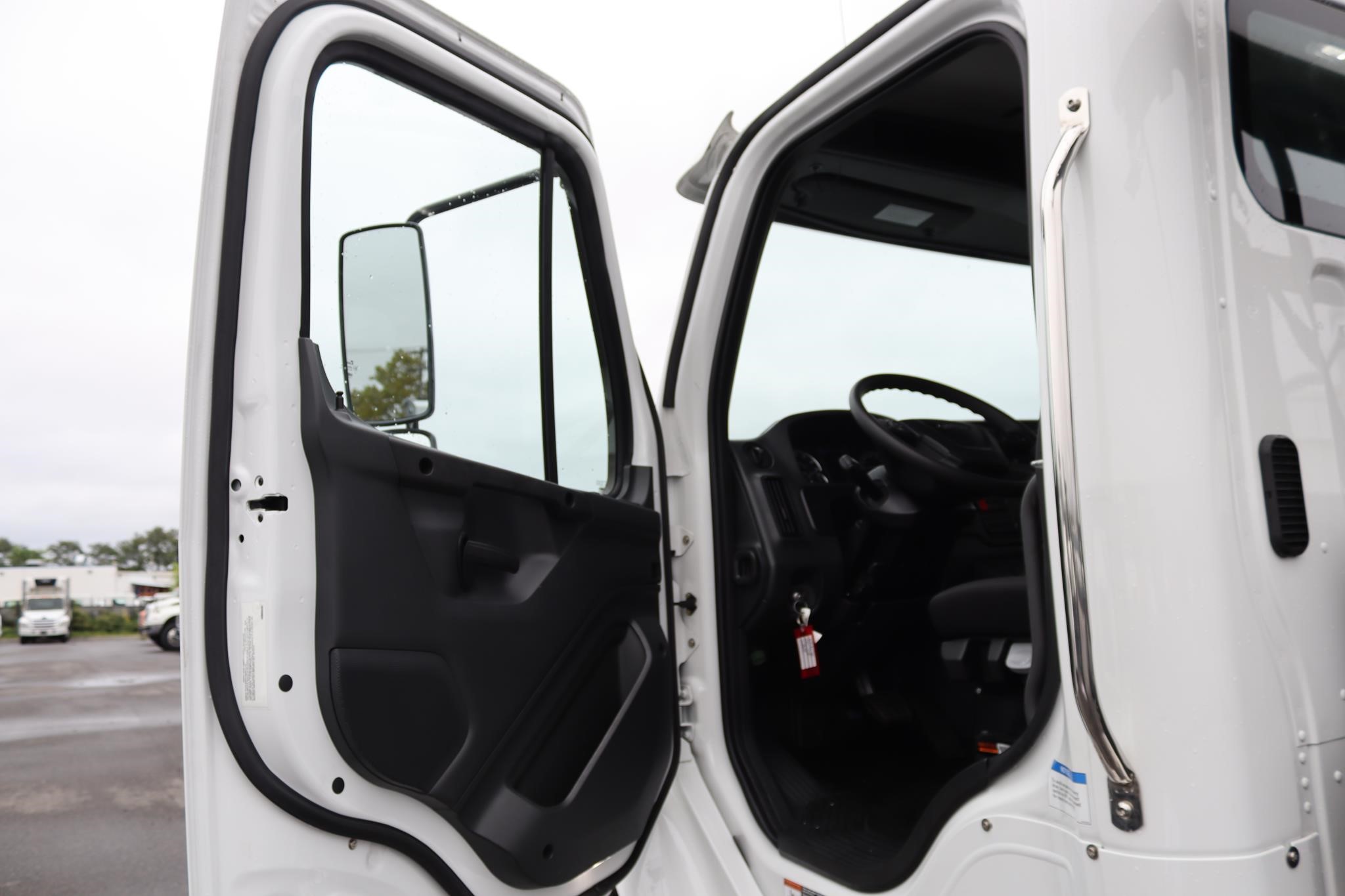 2027 FREIGHTLINER BUSINESS CLASS M2 106 PLUS 11045952247 2027 FREIGHTLINER BUSINESS CLASS M2 106 PLUS 11045952247