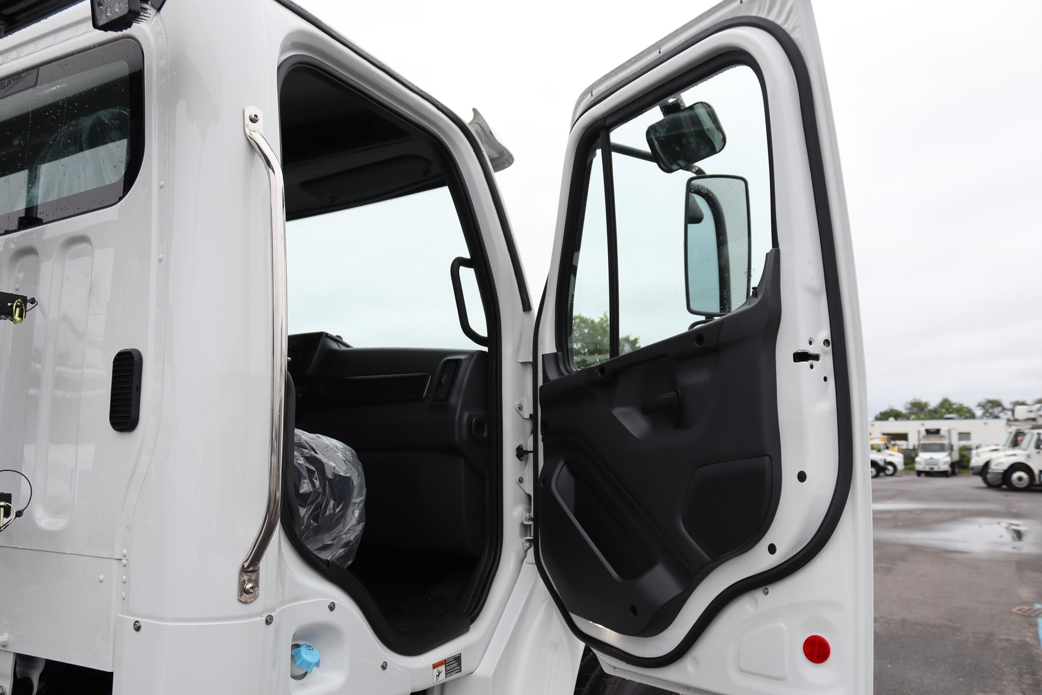 2027 FREIGHTLINER BUSINESS CLASS M2 106 PLUS 11045952491 2027 FREIGHTLINER BUSINESS CLASS M2 106 PLUS 11045952491