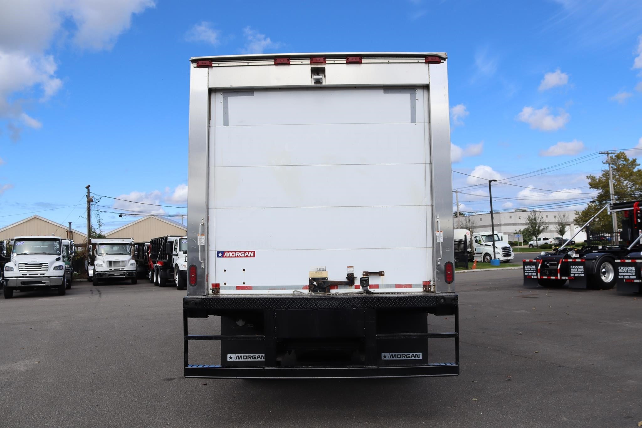 2019 ISUZU NQR 2019 ISUZU NQR - image 3 of 6