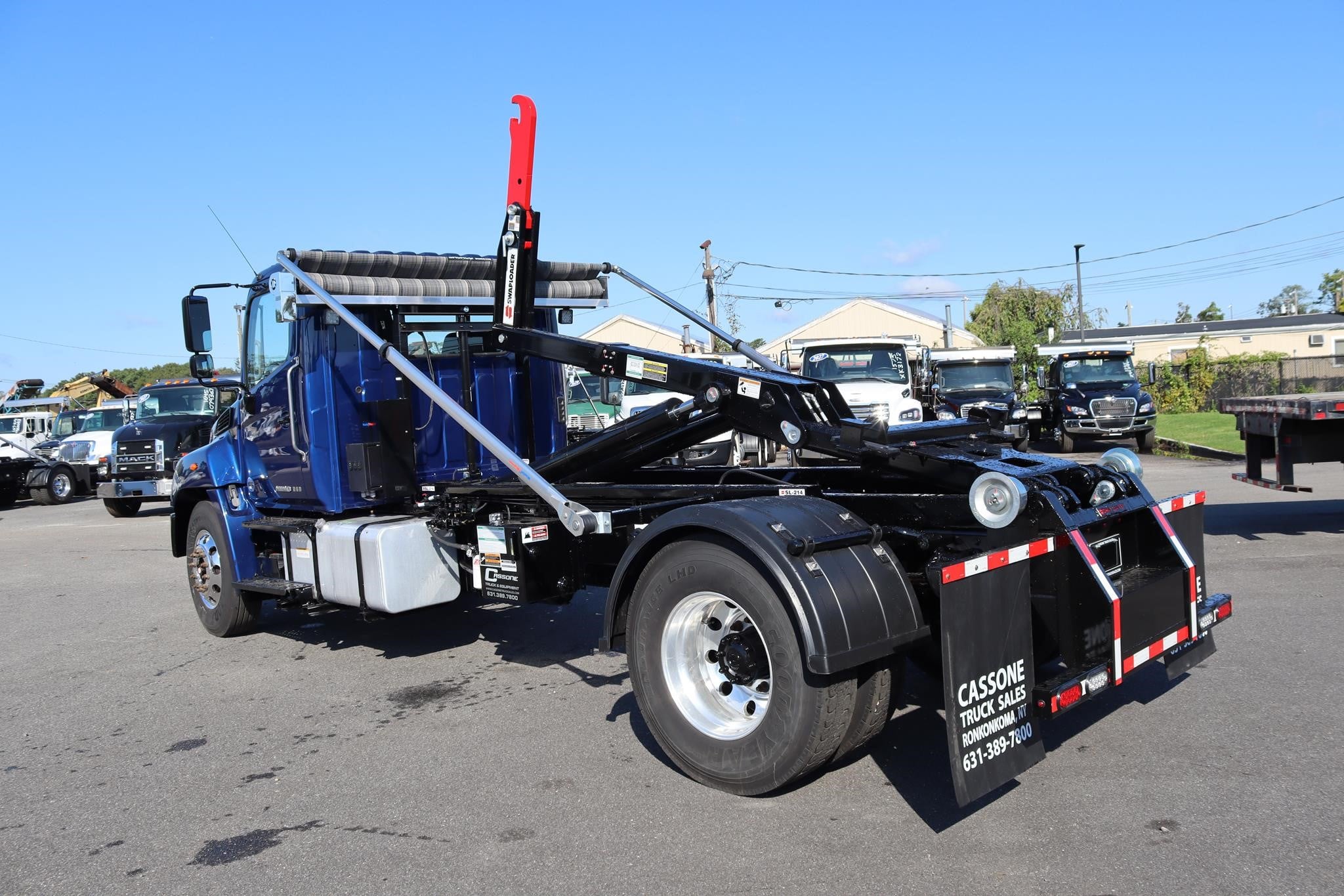 2020 HINO 268 2020 HINO 268 - image 2 of 6