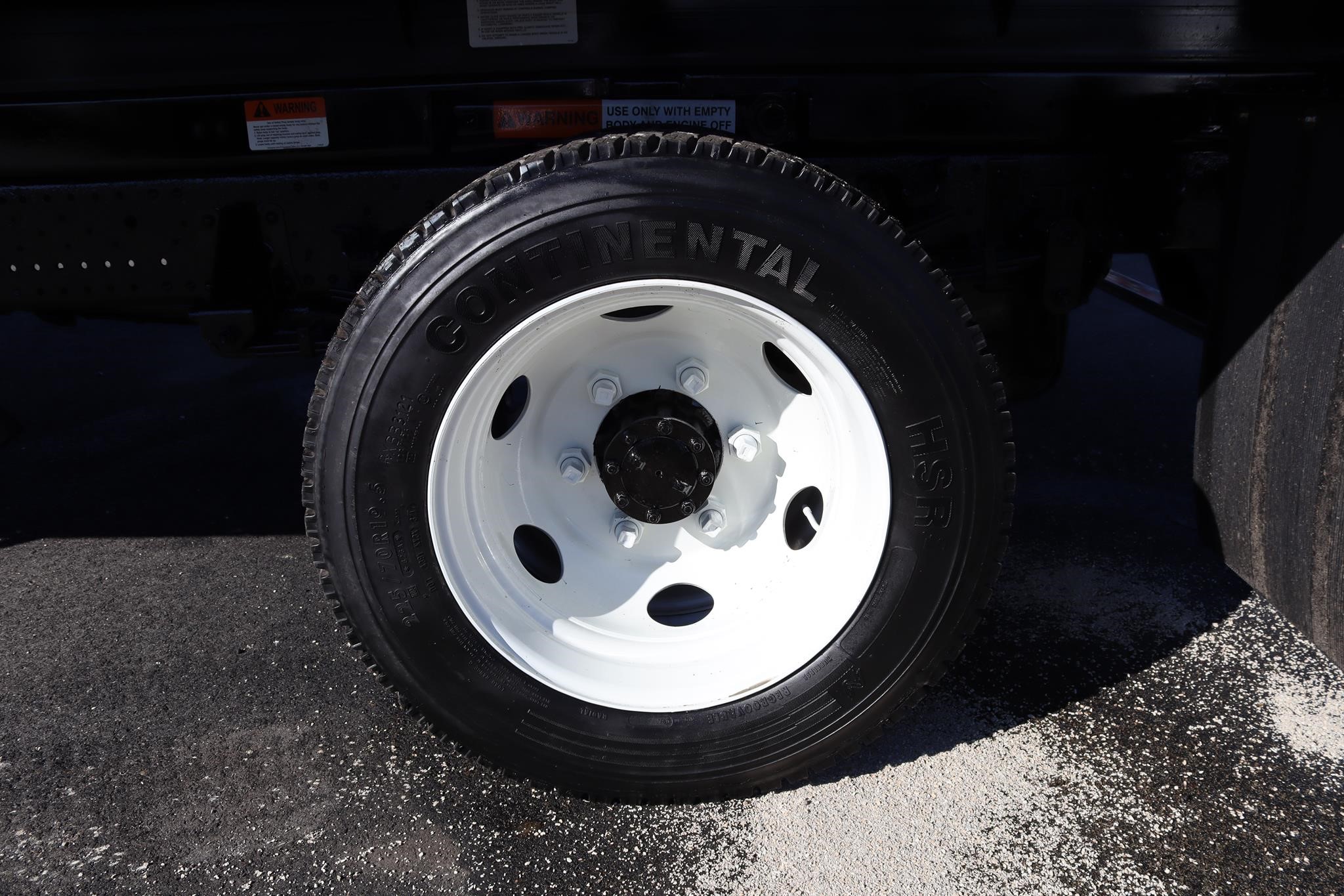 2017 ISUZU NPR HD 11048949433 2017 ISUZU NPR HD 11048949433
