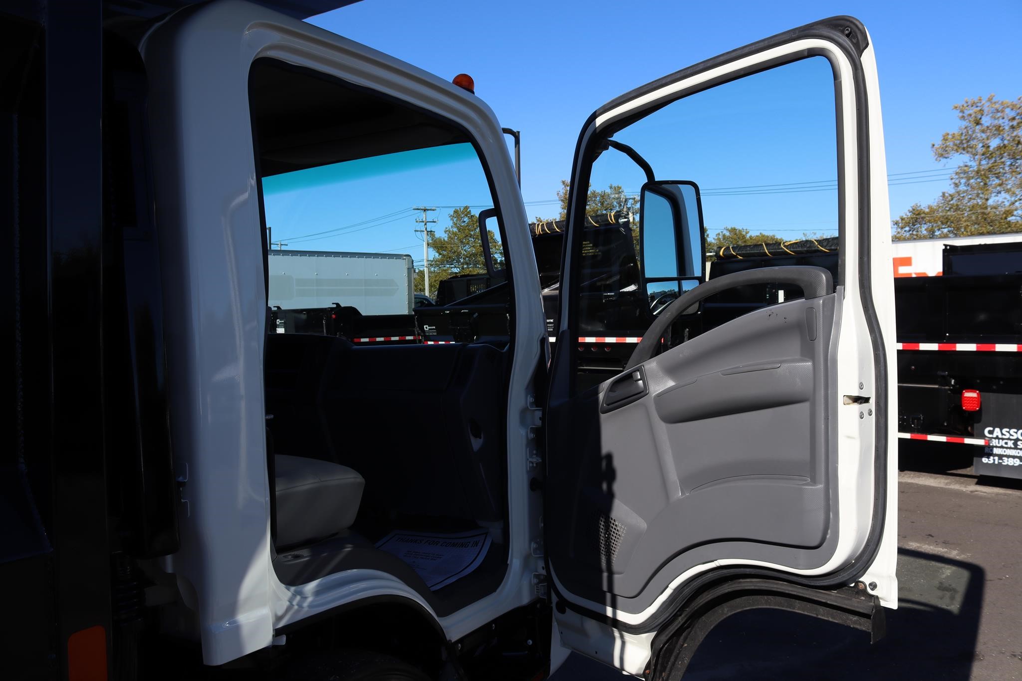 2017 ISUZU NPR HD 11048949536 2017 ISUZU NPR HD 11048949536