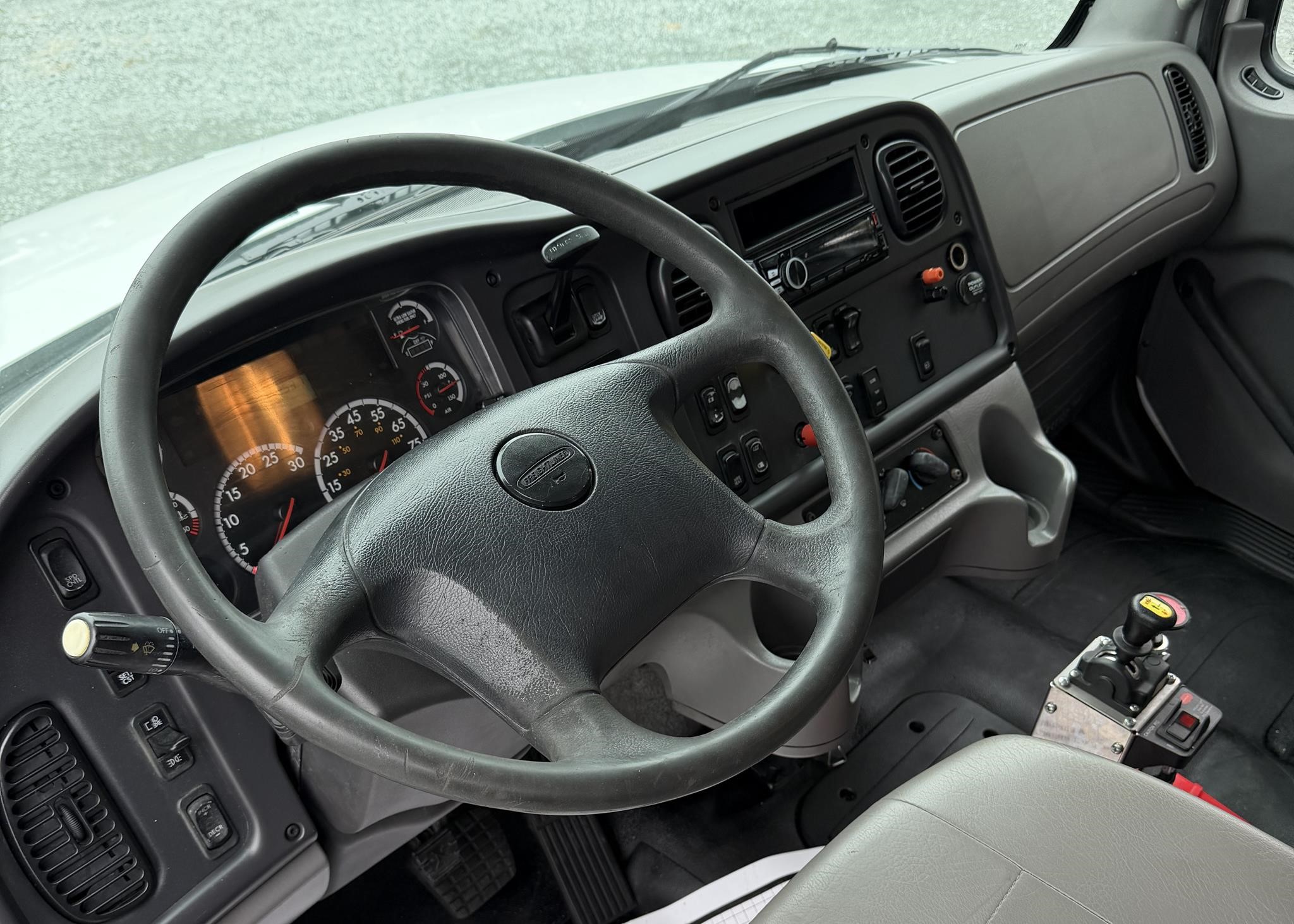 2015 FREIGHTLINER BUSINESS CLASS M2 106 11048973898 2015 FREIGHTLINER BUSINESS CLASS M2 106 11048973898