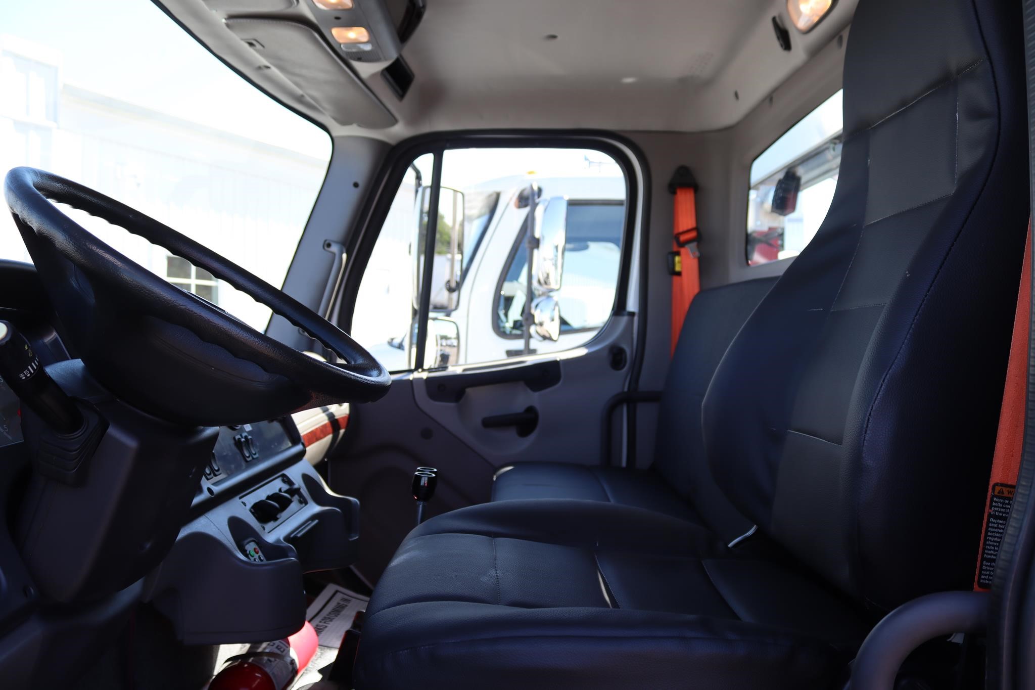 2015 FREIGHTLINER BUSINESS CLASS M2 106 11049478437 2015 FREIGHTLINER BUSINESS CLASS M2 106 11049478437