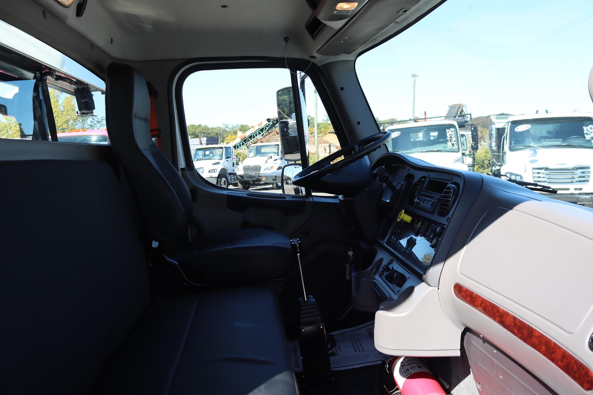 2015 FREIGHTLINER BUSINESS CLASS M2 106 11049478667 2015 FREIGHTLINER BUSINESS CLASS M2 106 11049478667