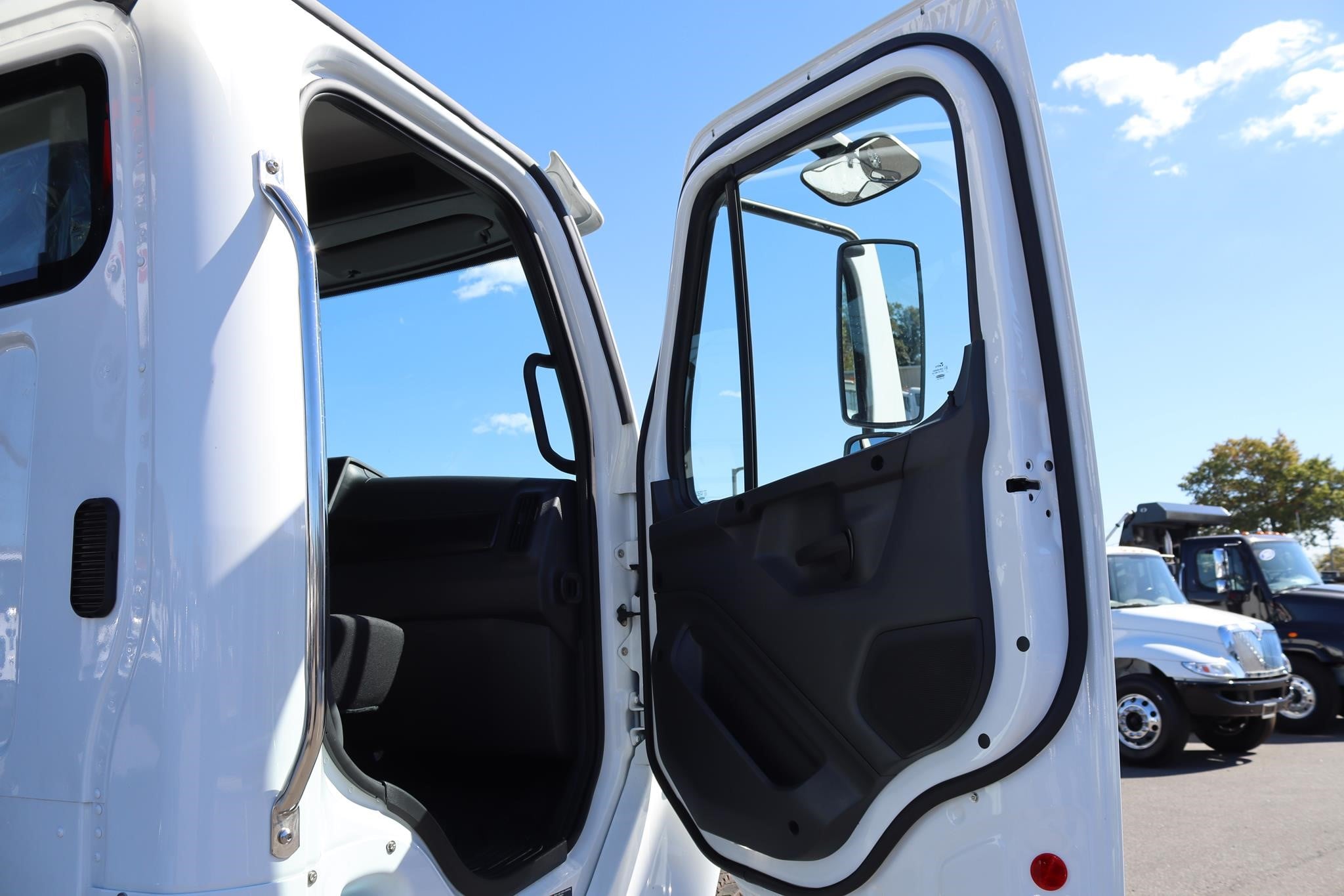 2027 FREIGHTLINER BUSINESS CLASS M2 106 PLUS 11049481707 2027 FREIGHTLINER BUSINESS CLASS M2 106 PLUS 11049481707