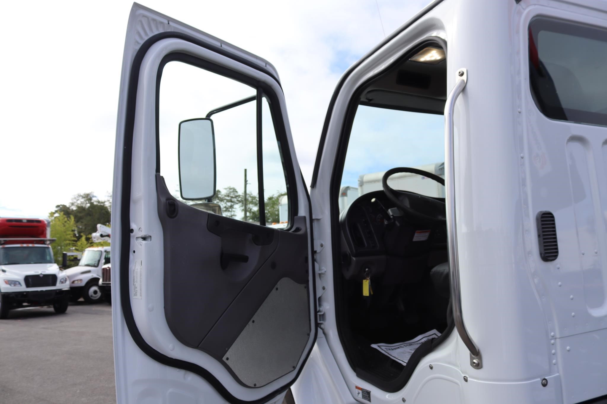 2016 FREIGHTLINER BUSINESS CLASS M2 106 11049840499 2016 FREIGHTLINER BUSINESS CLASS M2 106 11049840499