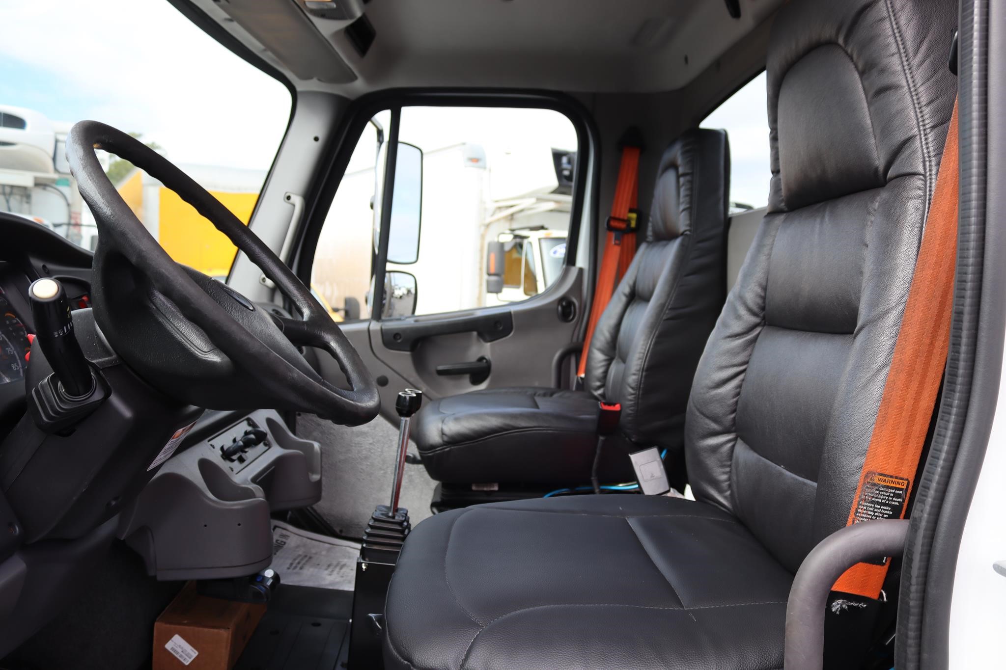 2016 FREIGHTLINER BUSINESS CLASS M2 106 11049840525 2016 FREIGHTLINER BUSINESS CLASS M2 106 11049840525