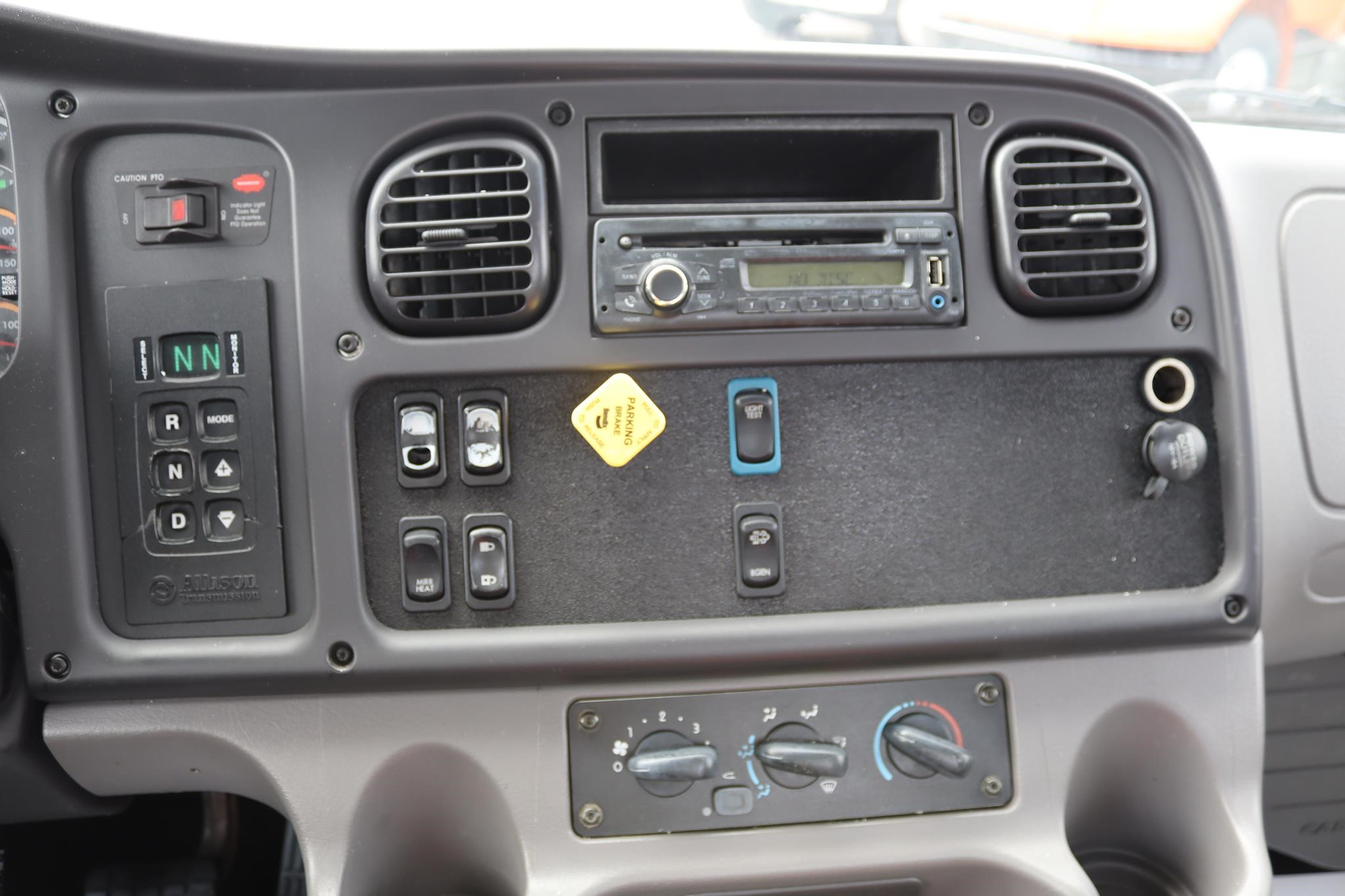2016 FREIGHTLINER BUSINESS CLASS M2 106 11049840646 2016 FREIGHTLINER BUSINESS CLASS M2 106 11049840646