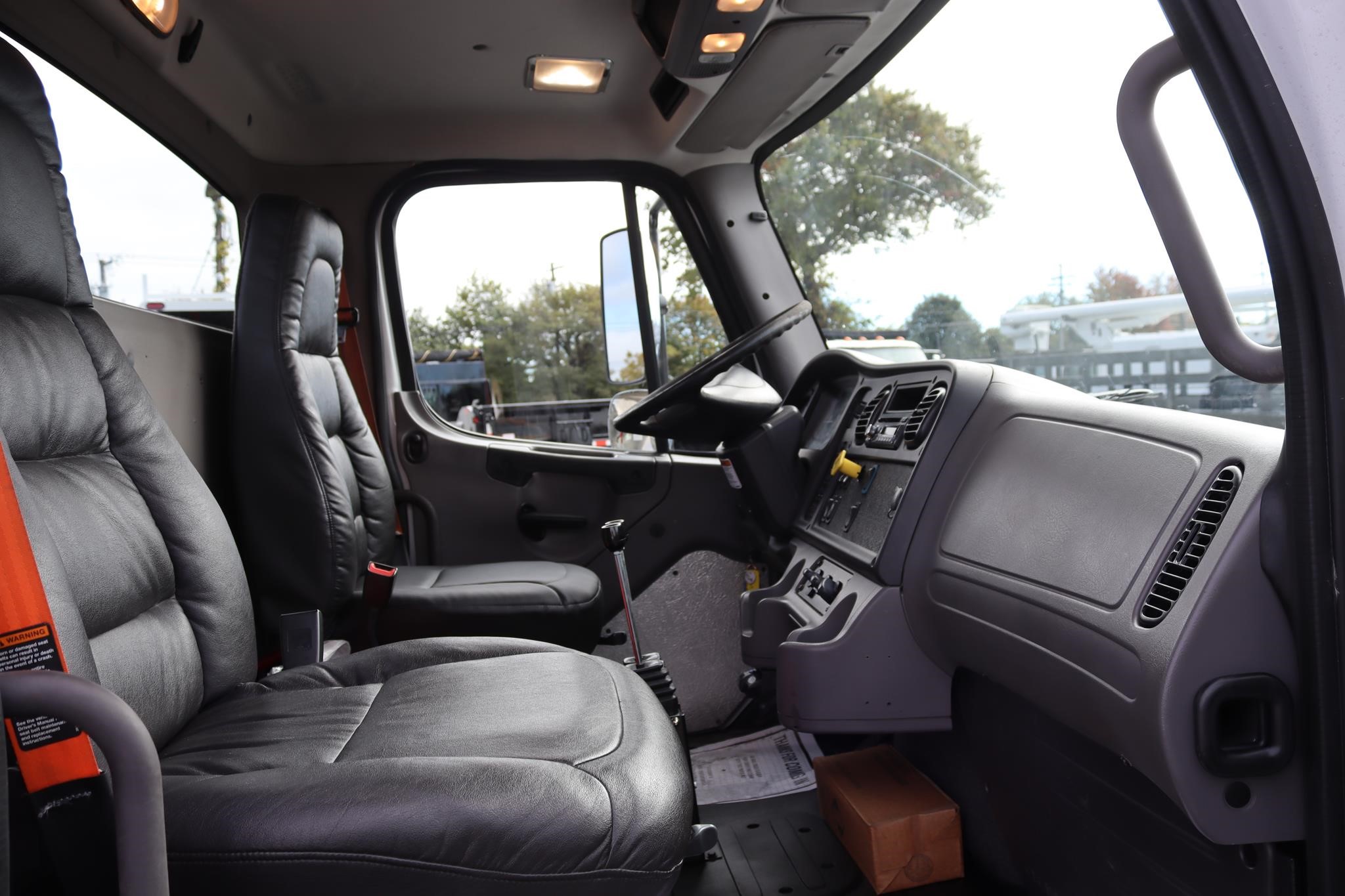 2016 FREIGHTLINER BUSINESS CLASS M2 106 11049840742 2016 FREIGHTLINER BUSINESS CLASS M2 106 11049840742