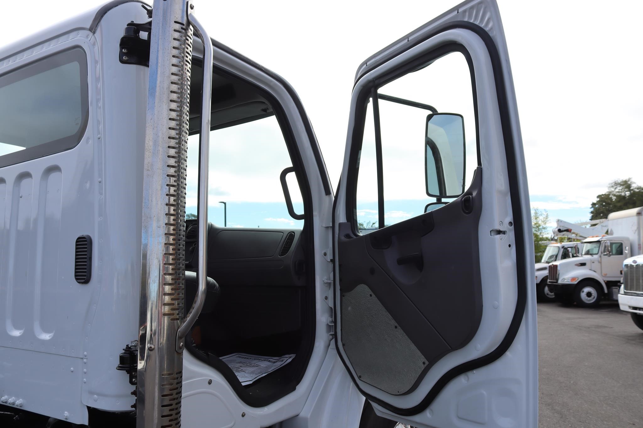 2016 FREIGHTLINER BUSINESS CLASS M2 106 11049840764 2016 FREIGHTLINER BUSINESS CLASS M2 106 11049840764