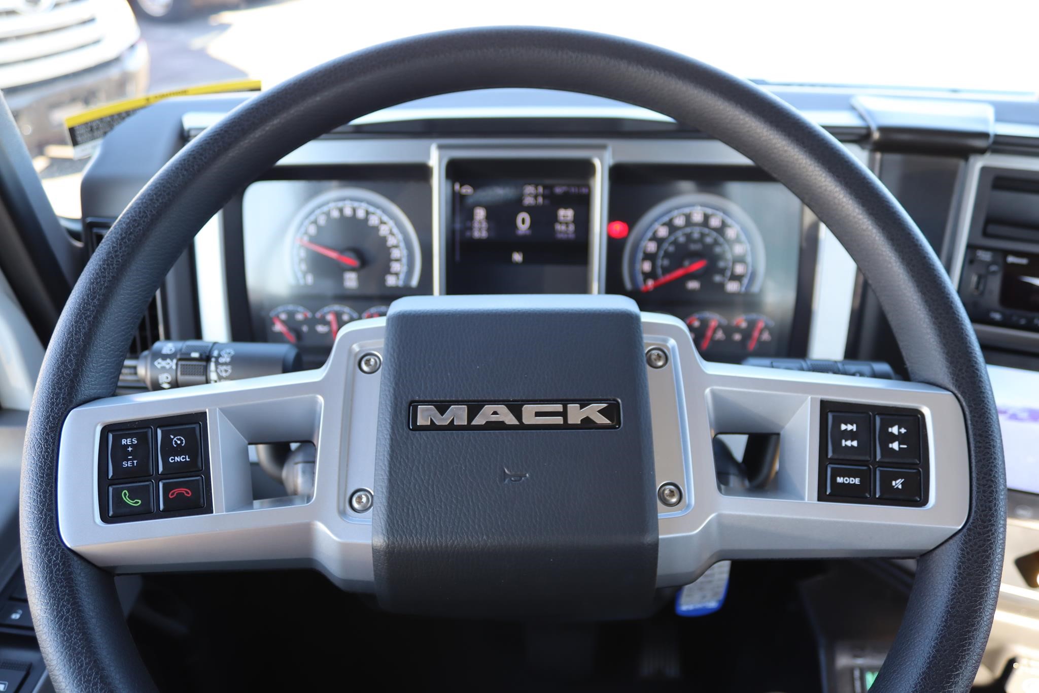 2027 MACK MD7 11050488324 2027 MACK MD7 11050488324
