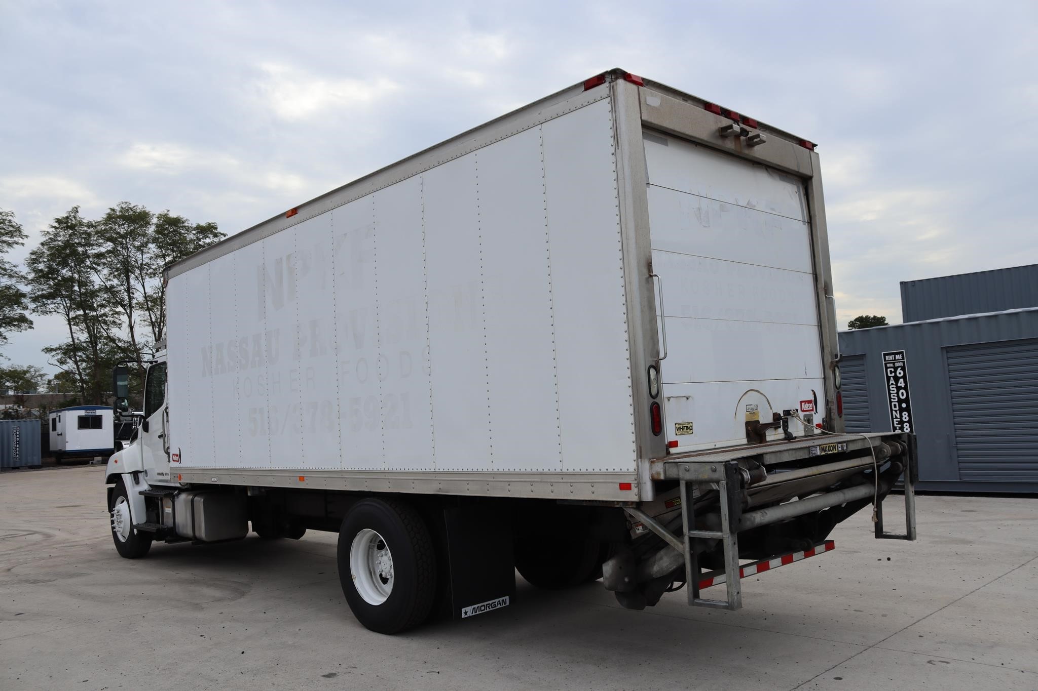 2019 HINO 268 2019 HINO 268 - image 2 of 6