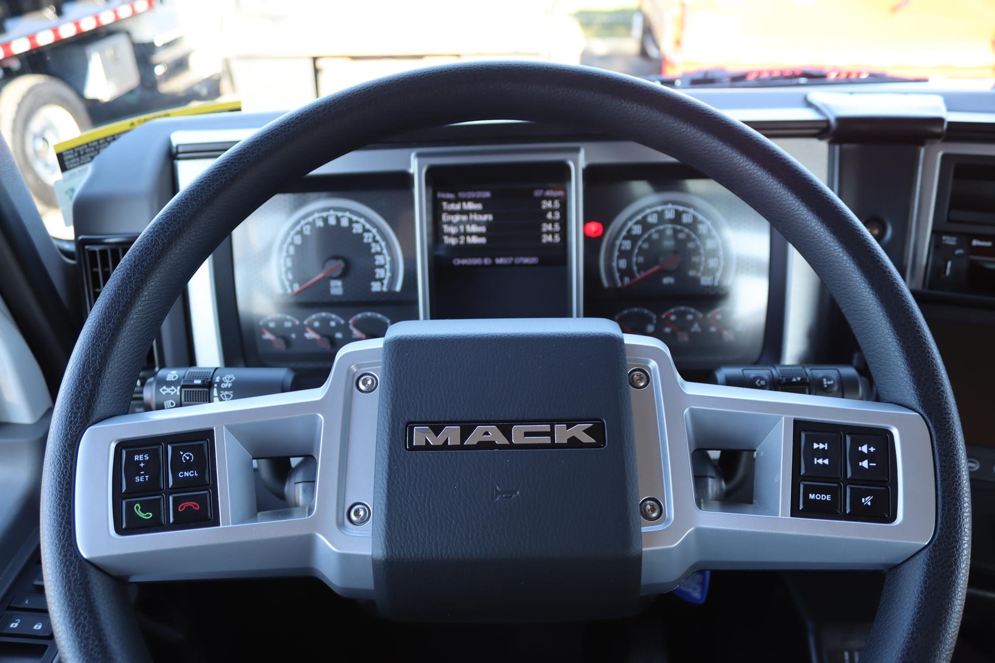 2027 MACK MD7 11054046557 2027 MACK MD7 11054046557