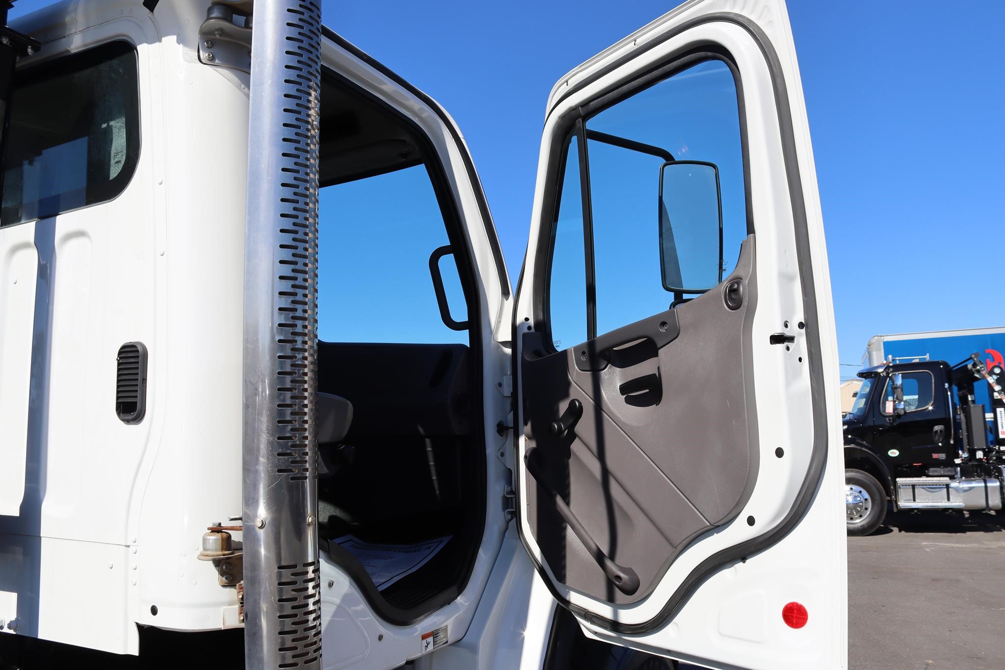 2018 FREIGHTLINER BUSINESS CLASS M2 106 11055279872 2018 FREIGHTLINER BUSINESS CLASS M2 106 11055279872